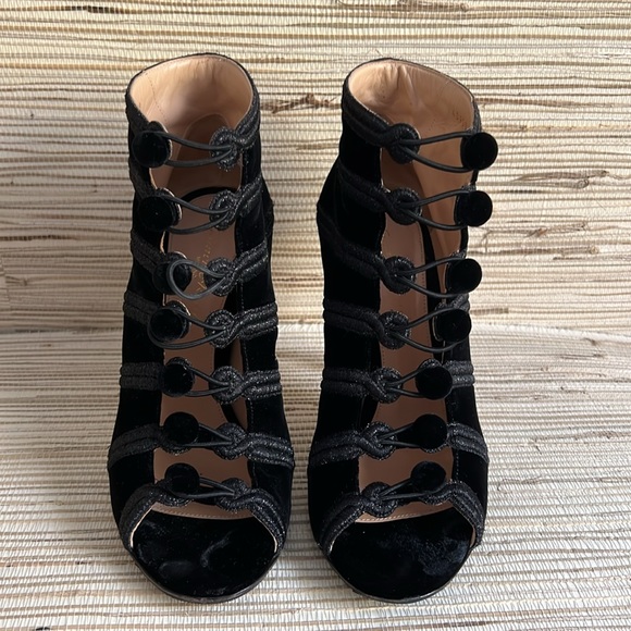 90% Off GIANVITO ROSSI Embroidered Black Velvet Button Bootie Womens 39 8 8.5 - Picture 7 of 17